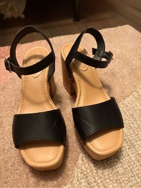 Universal Thread Black Block Heel Sandals